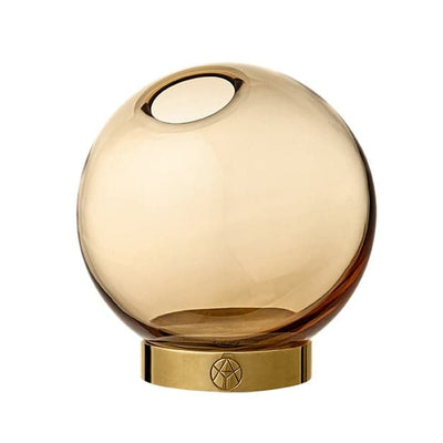 Se AYTM Globe vase small rav-guld ✔ Kæmpe udvalg i AYTM ✔ Hurtig levering: 1 - 2 Hverdage samt billig fragt - Varenummer: KTT-27794-06 og barcode / Ean: '5704444069481 på lager - Udsalg på Indretning - Dekoration - Vaser Spar op til 58% - Over 1354 kendte brands på udsalg