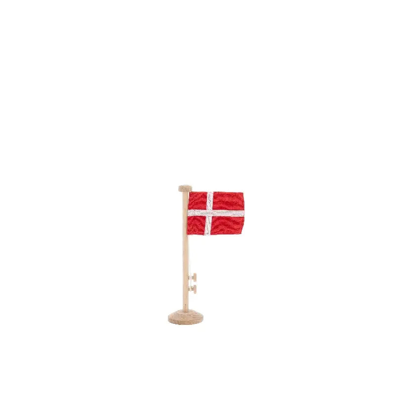 Lille flagstang i egetræ med dansk flag i bomuld fra Celebrate