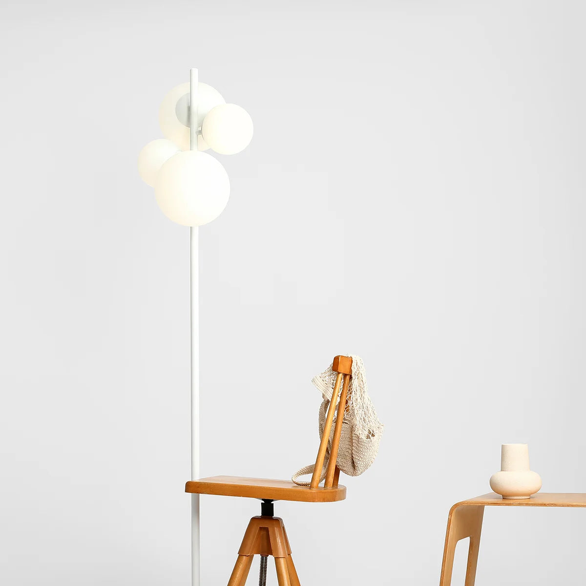 Se Dizzy - Gulvlampe i hvid metal og hvidt glas ❤ Kæmpe udvalg i 3-nordic - Køb online på udsalg og tilbud lige nu ❤ Super billig fragt og lynhurtig levering - Varenummer: 3-nordic-8752 og barcode / Ean: på lager - Udsalg på Lamper - Gulvlamper Store besparelser – op til 77% - Shop over 2.281 kendte brands på udsalg