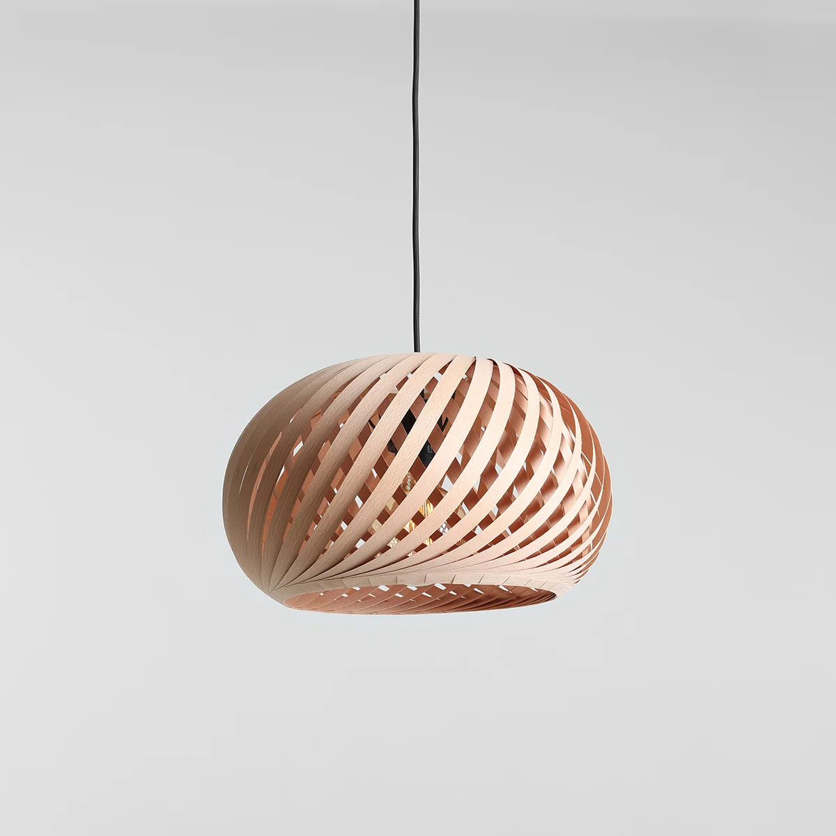 Se Nightfall - Pendel i flettet bøgetræ, diameter 38 cm. ❤ Kæmpe udvalg i 3-nordic - Køb online på udsalg og tilbud lige nu ❤ Lav fragtpris og hurtig levering - Varenummer: 3-nordic-8778 og barcode / Ean: på lager - Udsalg på Lamper - Loftlamper - pendler - Pendler med 1 skærm Store besparelser – op til 67% - Udsalg på mere end 2.281 populære mærker