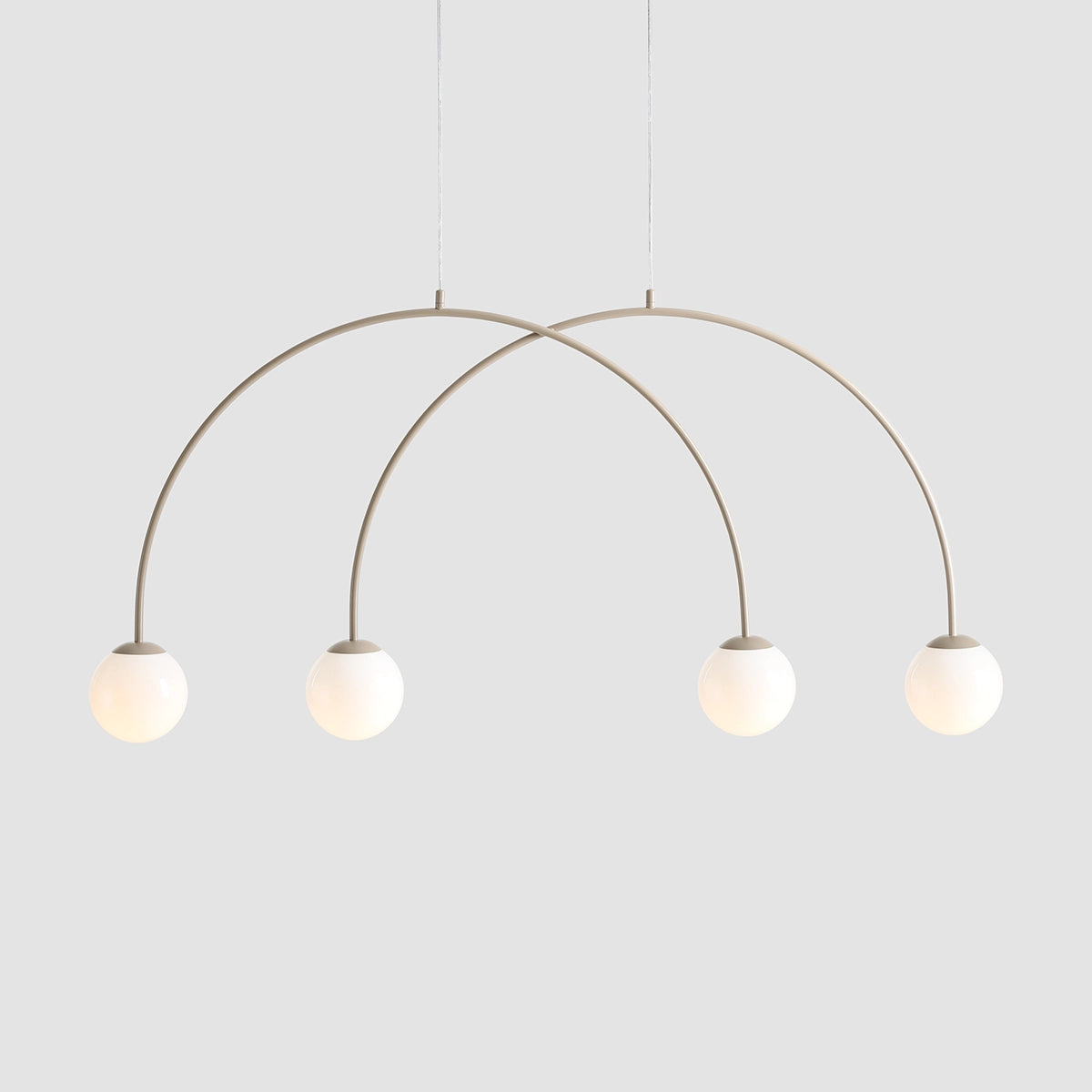 Se Twiggy - Loftlampe i beige farvet metal og 4 hvide glaskupler, bredde 130 cm. ❤ Kæmpe udvalg i 3-nordic - Køb online på udsalg og tilbud lige nu ❤ Billig fragt og hurtig levering - Varenummer: 3-nordic-8796 og barcode / Ean: på lager - Udsalg på Lamper - Loftlamper - pendler - Langbordspendler Op til 63% rabat - Over 1.329 brands på online udsalg