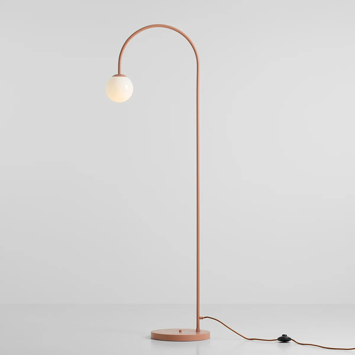 Se Twiggy - Gulvlampe i koral farvet metal og hvidt glas ❤ Kæmpe udvalg i 3-nordic - Køb online på udsalg og tilbud lige nu ❤ Billig fragt og hurtig levering - Varenummer: 3-nordic-8789 og barcode / Ean: på lager - Udsalg på Lamper - Gulvlamper Spar stort – op til 53% - Over 2.739 brands med kæmpe udsalg
