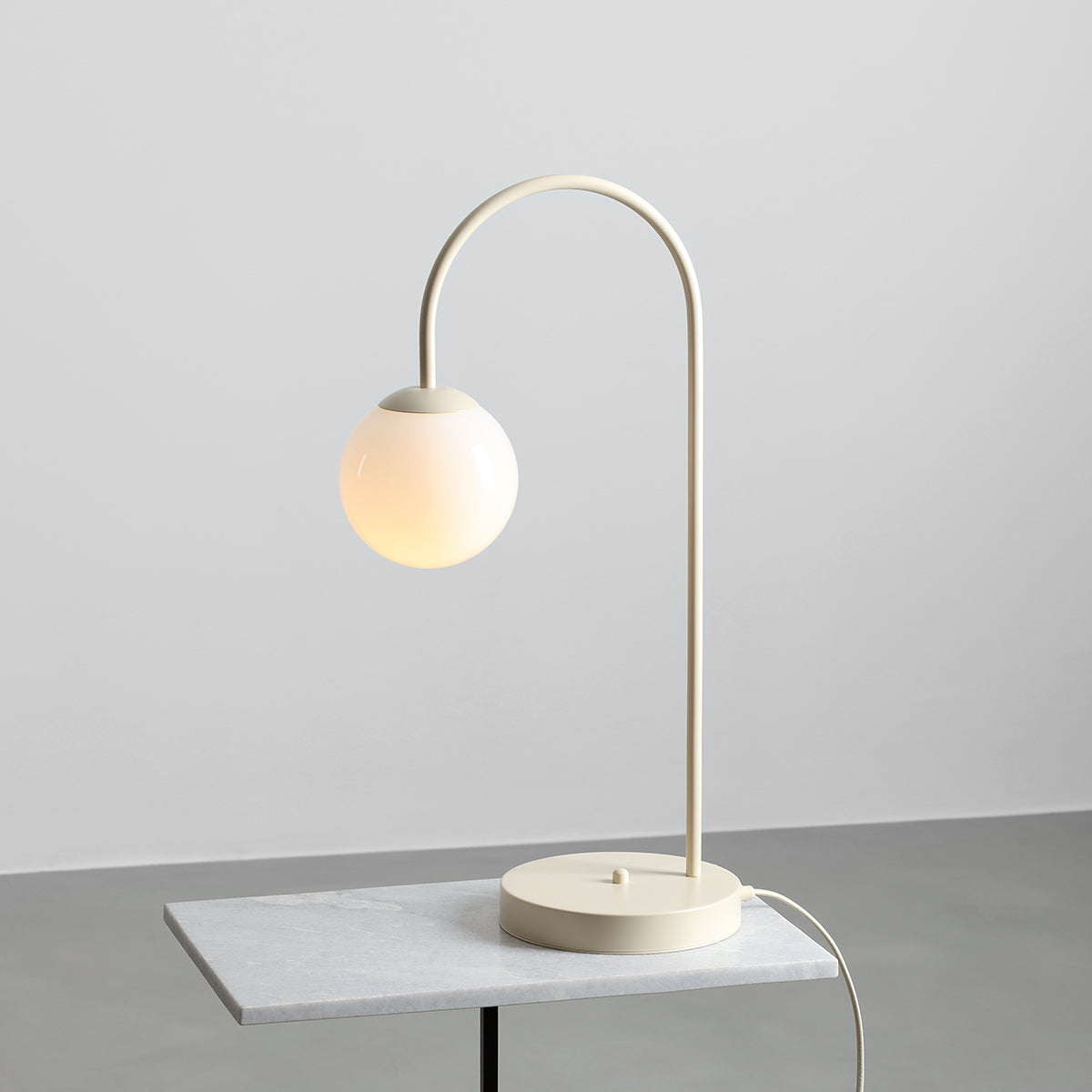 Se Twiggy - Bordlampe i cremefarvet metal og hvidt glas ❤ Kæmpe udvalg i 3-nordic - Køb online på udsalg og tilbud lige nu ❤ Hurtig levering til lave fragtpriser - Varenummer: 3-nordic-8786 og barcode / Ean: på lager - Udsalg på Lamper - Bordlamper Op til 61% rabat - Mere end 1.329 populære mærker på udsalg