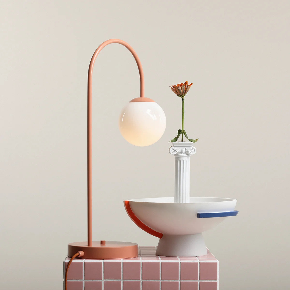 Se Twiggy - Bordlampe i koral farvet metal og hvidt glas ❤ Kæmpe udvalg i 3-nordic - Køb online på udsalg og tilbud lige nu ❤ Lav fragtpris og hurtig levering - Varenummer: 3-nordic-8785 og barcode / Ean: på lager - Udsalg på Lamper - Bordlamper Spar helt op til 73% - Over 739 kendte brands på udsalg