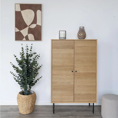 Se tilbud på Create skab i ege finer med to døre og fire hylder! Billigt udsalg - Køb online nu! Hurtig levering: 1-2 hverdage. Varenummer: 3NDC-5851. Spar op til 58%.