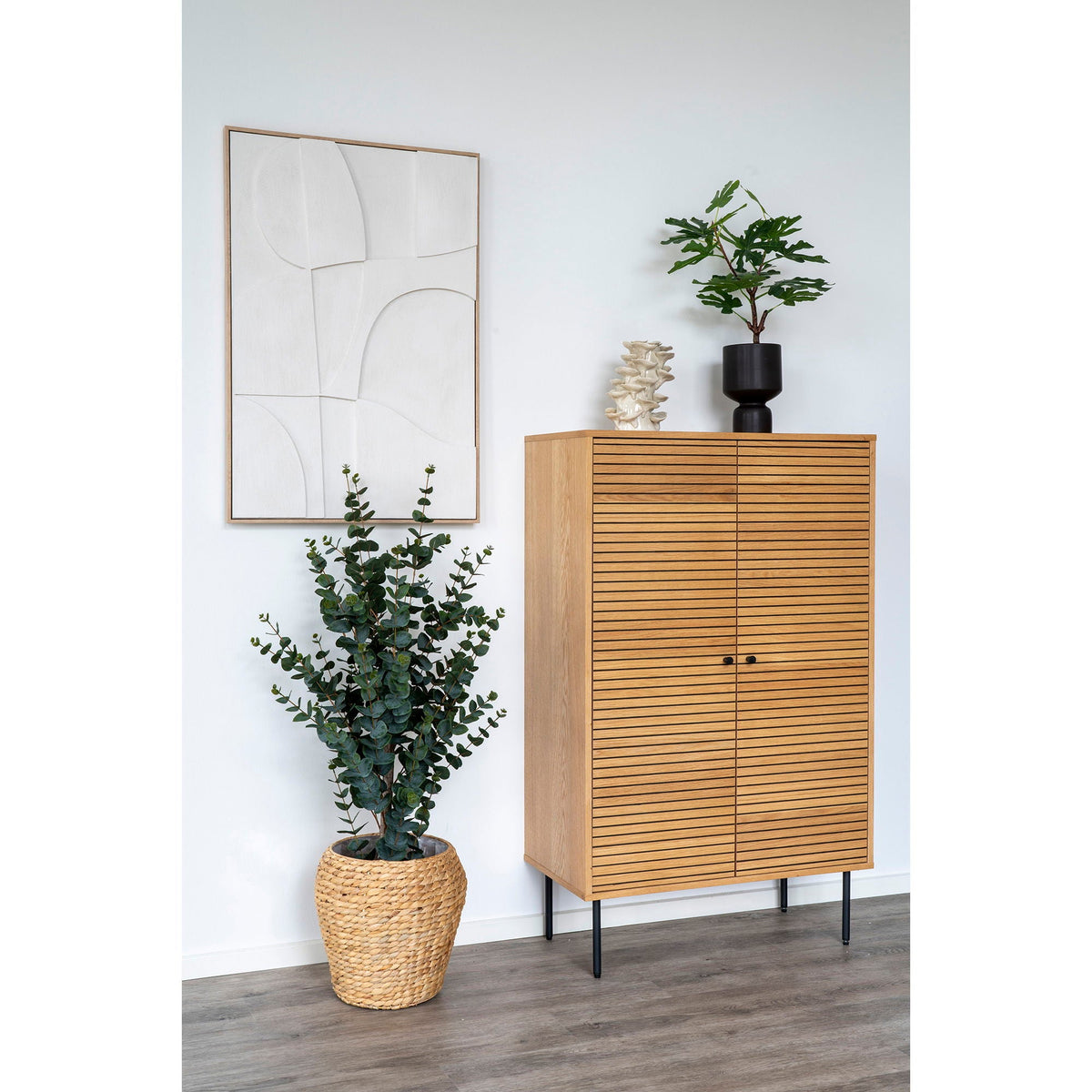 Se House Nordic - Kyoto Vitrineskab, egefiner, B80xD40xH130 cm ❤ Kæmpe udvalg i House Nordic - Køb online på udsalg og tilbud lige nu ❤ Billig fragt og hurtig levering - Varenummer: Bolig&Haven-47518853529930 og barcode / Ean: 5713917027613 på lager - Udsalg på Store besparelser – op til 77% - Store besparelser på over 2.281 brands