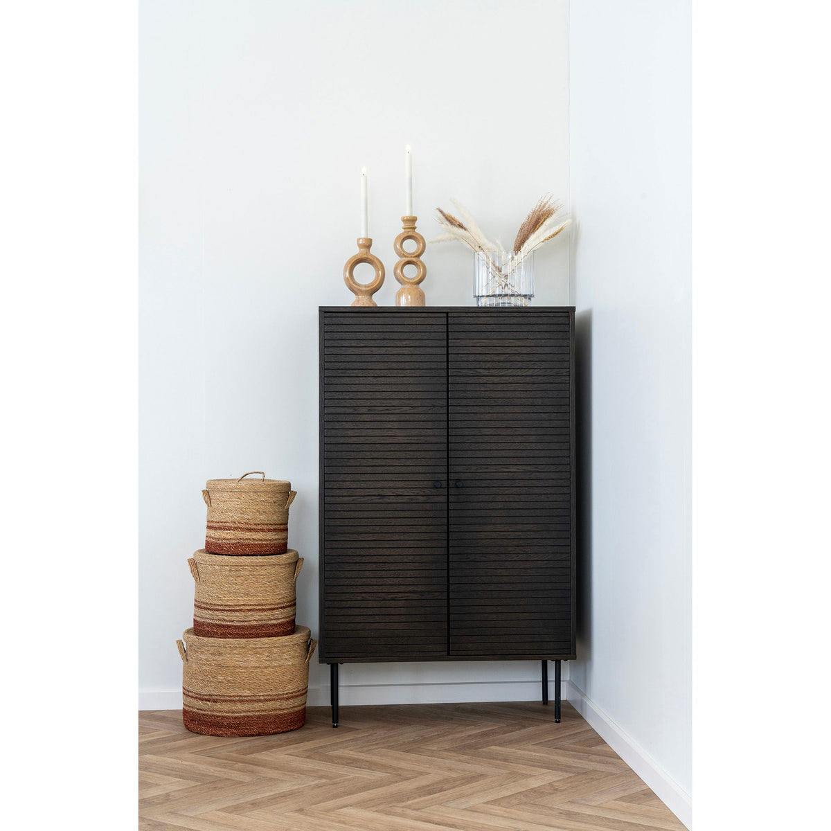 Se House Nordic - Kyoto Vitrineskab, Mørk egefiner, 80x40x130cm ❤ Kæmpe udvalg i House Nordic - Køb online på udsalg og tilbud lige nu ❤ Billig fragt • Hurtig levering - Varenummer: Bolig&Haven-49867879579978 og barcode / Ean: 5713917032532 på lager - Udsalg på Spar helt op til 73% - Over 739 kendte brands på udsalg