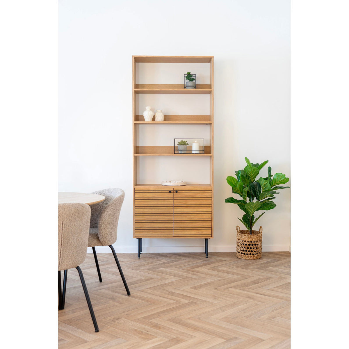 Se House Nordic - Kyoto Reol, 2 låger, 4 hylder, egefiner, natur, sorte metalben, 80x30x200cm ❤ Kæmpe udvalg i House Nordic - Køb online på udsalg og tilbud lige nu ❤ Billig fragt • Hurtig levering - Varenummer: Bolig&Haven-52766888591690 og barcode / Ean: 5713917032389 på lager - Udsalg på Spar stort – op til 71% - Eksklusivt udsalg på over 2.739 brands