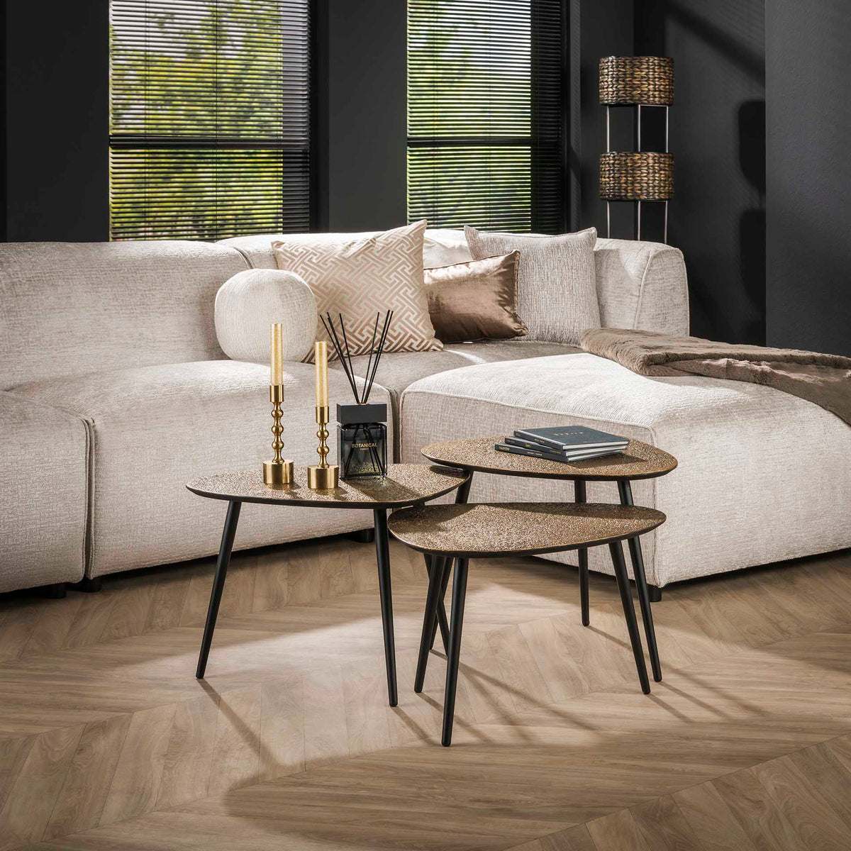 Se Daidalos - sofabordssæt med tre trekantede borde i metallic guld ❤ Kæmpe udvalg i 3-nordic - Køb online på udsalg og tilbud lige nu ❤ Hurtig levering til lave fragtpriser - Varenummer: 3-nordic-4914 og barcode / Ean: på lager - Udsalg på Dagligstue - Sofaborde - Moderne designs - unikt, nytænkende og individuelt Store besparelser – op til 71% - Shop over 2.281 kendte brands på udsalg