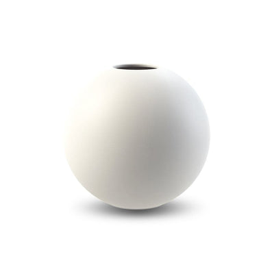 Se Cooee Design Ball vase white 10 cm ✔ Kæmpe udvalg i Cooee Design ✔ Hurtig levering: 1 - 2 Hverdage samt billig fragt - Varenummer: KTT-32465-02 og barcode / Ean: '7350057860397 på lager - Udsalg på Indretning - Dekoration - Vaser Spar op til 57% - Over 1150 kendte brands på udsalg