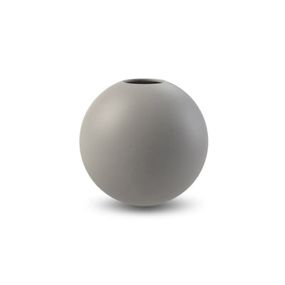 Se Cooee Design Ball vase grey 8 cm ✔ Kæmpe udvalg i Cooee Design ✔ Hurtig levering: 1 - 2 Hverdage samt billig fragt - Varenummer: KTT-32467-01 og barcode / Ean: '7350057860373 på lager - Udsalg på Indretning - Dekoration - Vaser Spar op til 67% - Over 1150 kendte brands på udsalg