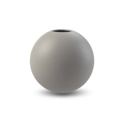 Se Cooee Design Ball vase grey 10 cm ✔ Kæmpe udvalg i Cooee Design ✔ Hurtig levering: 1 - 2 Hverdage samt billig fragt - Varenummer: KTT-32467-02 og barcode / Ean: '7350057860427 på lager - Udsalg på Indretning - Dekoration - Vaser Spar op til 66% - Over 1150 kendte brands på udsalg