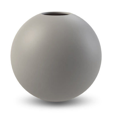 Se Cooee Design Ball vase grey 30 cm ✔ Kæmpe udvalg i Cooee Design ✔ Hurtig levering: 1 - 2 Hverdage samt billig fragt - Varenummer: KTT-32467-04 og barcode / Ean: '7350057804544 på lager - Udsalg på Indretning - Dekoration - Vaser Spar op til 64% - Over 1150 kendte brands på udsalg