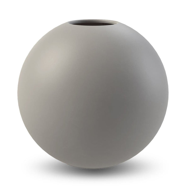 Se Cooee Design Ball vase grey 30 cm ✔ Kæmpe udvalg i Cooee Design ✔ Hurtig levering: 1 - 2 Hverdage samt billig fragt - Varenummer: KTT-32467-04 og barcode / Ean: &