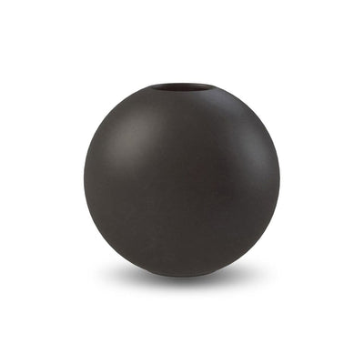 Se Cooee Design Ball vase black 10 cm ✔ Kæmpe udvalg i Cooee Design ✔ Hurtig levering: 1 - 2 Hverdage samt billig fragt - Varenummer: KTT-32468-02 og barcode / Ean: '7350057860434 på lager - Udsalg på Indretning - Dekoration - Vaser Spar op til 62% - Over 1150 kendte brands på udsalg