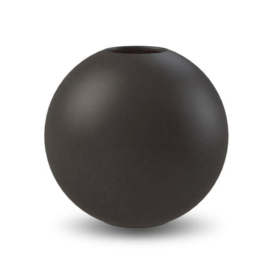Se Cooee Design Ball vase black 20 cm ✔ Kæmpe udvalg i Cooee Design ✔ Hurtig levering: 1 - 2 Hverdage samt billig fragt - Varenummer: KTT-32468-03 og barcode / Ean: '7350057860489 på lager - Udsalg på Indretning - Dekoration - Vaser Spar op til 61% - Over 1150 kendte brands på udsalg