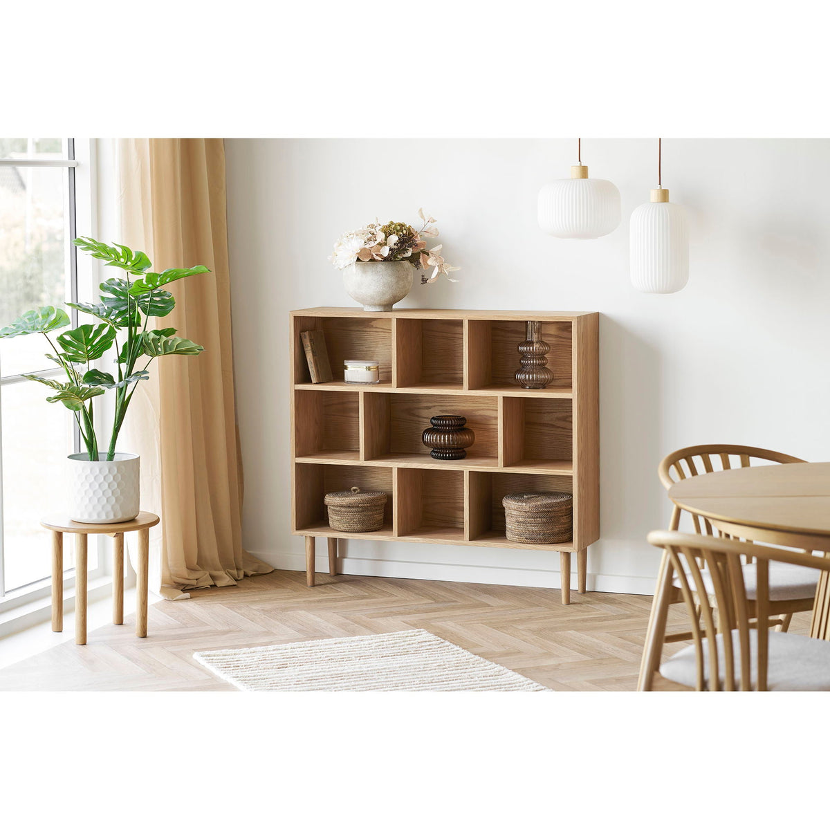 Se House Nordic - Oshawa bogreol - Eg/Egefiner, natur - 30Ã112Ã104,5 cm ❤ Kæmpe udvalg i House Nordic - Køb online på udsalg og tilbud lige nu ❤ Meget billig fragt og hurtig levering - Varenummer: Bolig&Haven-52769562198346 og barcode / Ean: 5713917038053 på lager - Udsalg på Spar stort – op til 59% - Over 2.739 brands med kæmpe udsalg