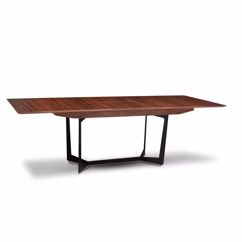 Tokyo spisebord fra Wood by Nordic i valnød med sort jernstel