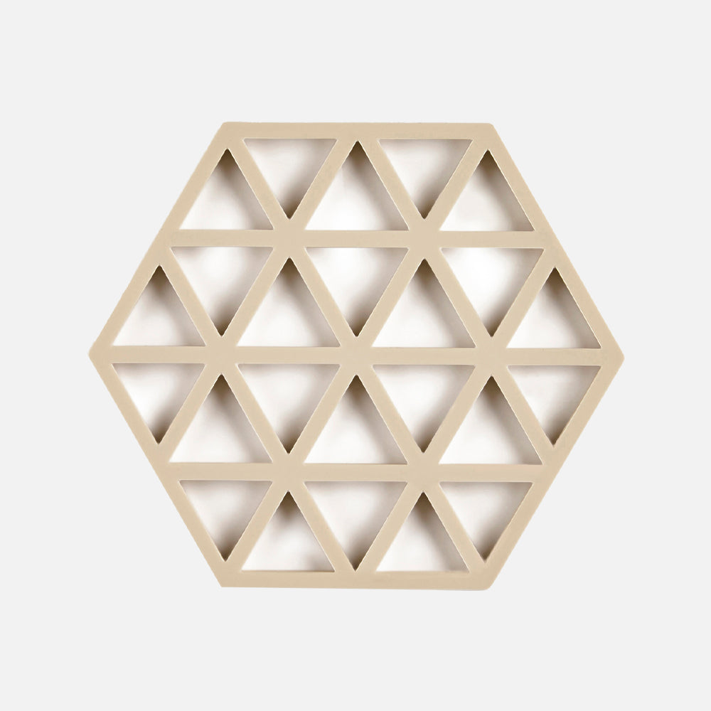 Se Zone Danmark TRIANGLES Bordskåner 2 størrelser - Beige - Lille ❤ Kæmpe udvalg i Zone Danmark - Køb online på udsalg og tilbud lige nu ❤ Lav fragtpris og hurtig levering - Varenummer: HomeFeeling-7247 og barcode / Ean: 5708760679843 på lager - Udsalg på Alt i køkkenting og borddækning - Servering og glas Op til 61% rabat - 2.739 brands med vilde rabatter