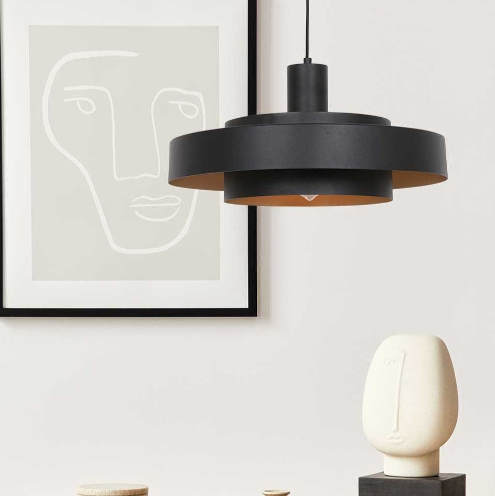Se Doble - loftlampe i sort metal ❤ Kæmpe udvalg i 3-nordic - Køb online på udsalg og tilbud lige nu ❤ Billig fragt • Hurtig levering - Varenummer: 3-nordic-4170 og barcode / Ean: på lager - Udsalg på Lamper - Loftlamper - pendler - Pendler med 1 skærm Store besparelser – op til 67% - Udsalg på mere end 2.281 populære mærker