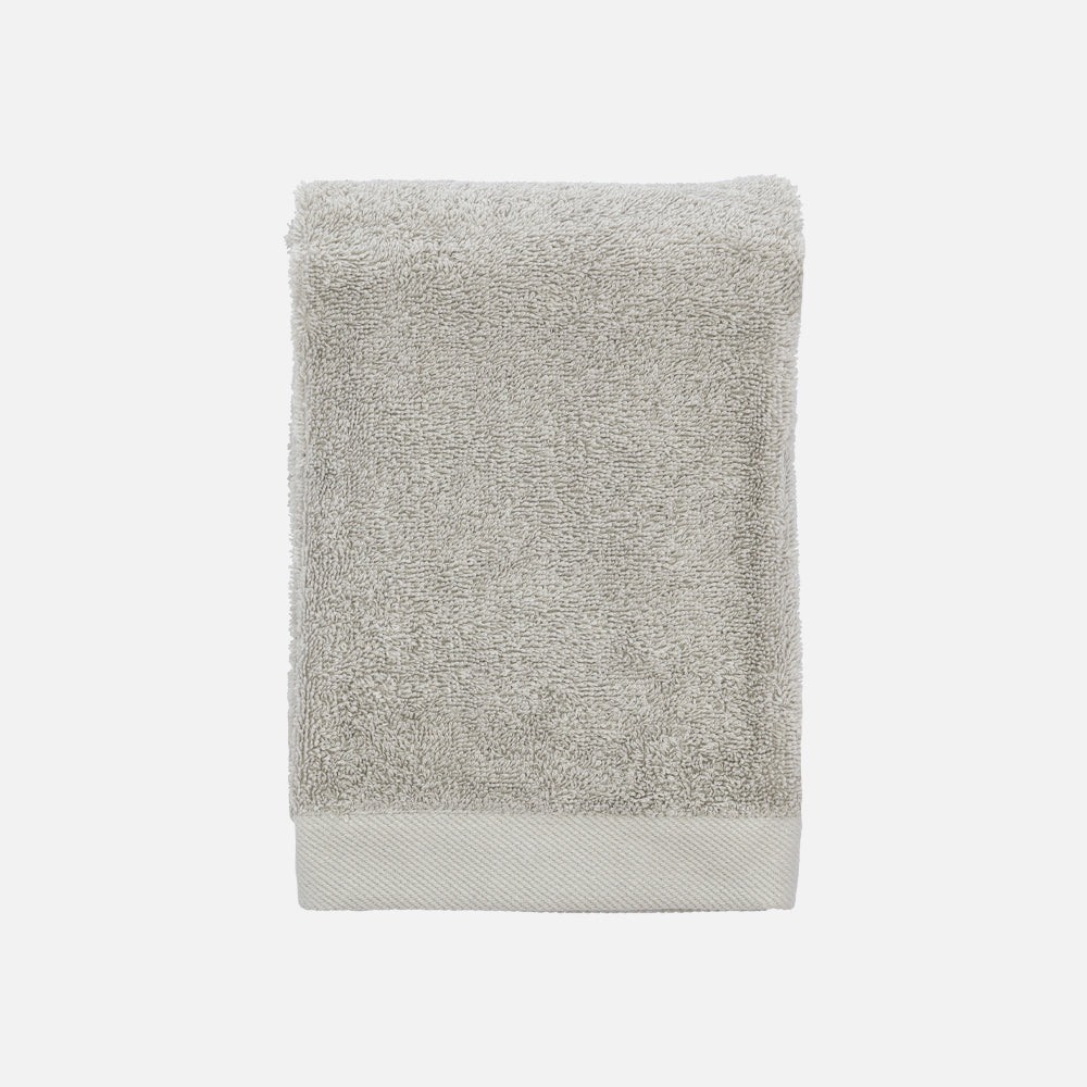 Se Södahl Organic ORGANIC COMFORT Håndklæder - Lys grå - 70x140 cm ❤ Kæmpe udvalg i Södahl Organic - Køb online på udsalg og tilbud lige nu ❤ Billig fragt og hurtig levering - Varenummer: HomeFeeling-6727 og barcode / Ean: 5722000338529 på lager - Udsalg på Alt til badeværelset - Håndklæder Få op til 67% i rabat - Over 1.798 brands samlet på udsalg