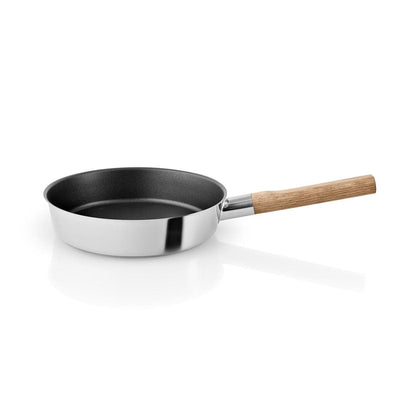 Se Eva Solo Nordic Kitchen stegepande RS Ø 24 cm ✔ Kæmpe udvalg i Eva Solo ✔ Hurtig levering: 1 - 2 Hverdage samt billig fragt - Varenummer: NDN-33941-01 og barcode / Ean: '5706631183093 på lager - Udsalg på Home & Garden - Kitchen & Dining - Cookware & Bakeware - Cookware - Skillets & Frying Pans Spar op til 63% - Over 1354 kendte brands på udsalg
