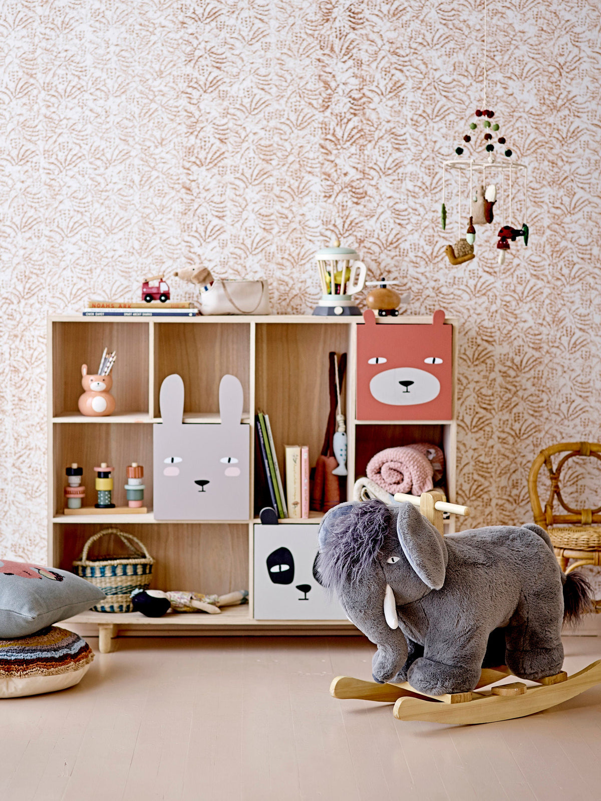 Se Bloomingville - MINI Calle Bogreol m/Skuffer, Natur, Kejsertræ ❤ Kæmpe udvalg i Bloomingville MINI - Køb online på udsalg og tilbud lige nu ❤ Billig fragt og hurtig levering - Varenummer: Bolig&Haven-49184899694922 og barcode / Ean: 5711173239955 på lager - Udsalg på Få op til 63% i rabat - Find over 1.798 brands på udsalg