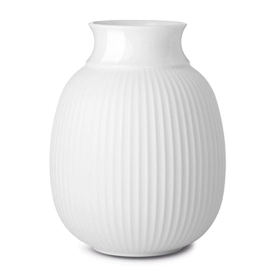 Se Lyngby Porcelæn Lyngby Curve vase 12 cm Hvid ✔ Kæmpe udvalg i Lyngby Porcelæn ✔ Hurtig levering: 1 - 2 Hverdage samt billig fragt - Varenummer: NDN-35919-01 og barcode / Ean: '5711507005409 på lager - Udsalg på Home & Garden - Decor - Vases Spar op til 66% - Over 1300 kendte brands på udsalg