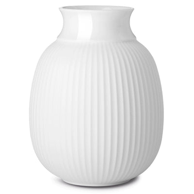 Se Lyngby Porcelæn Lyngby Curve vase 17,5 cm Hvid ✔ Kæmpe udvalg i Lyngby Porcelæn ✔ Hurtig levering: 1 - 2 Hverdage samt billig fragt - Varenummer: KTT-35920-01 og barcode / Ean: '5711507005416 på lager - Udsalg på Indretning - Dekoration - Vaser Spar op til 63% - Over 1334 design brands på udsalg