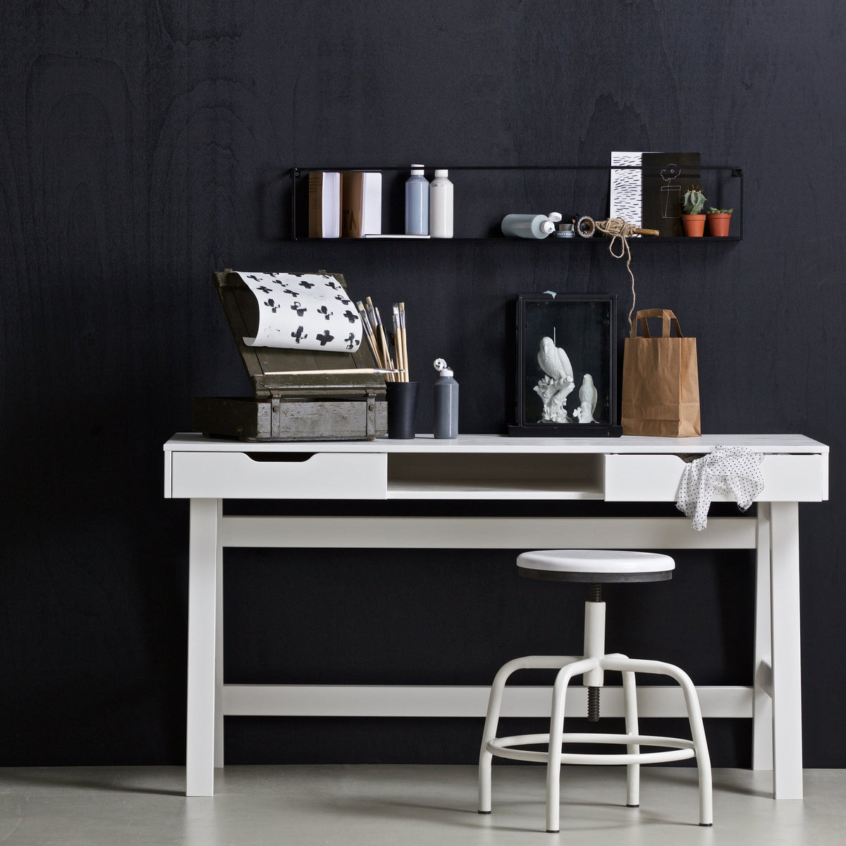 Se WOOOD - Nikki Skrivebord Fyrretræ Hvid FSC 75x140x62 cm ❤ Kæmpe udvalg i WOOOD - Køb online på udsalg og tilbud lige nu ❤ Super billig fragt og lynhurtig levering - Varenummer: Bolig&Haven-60858223460682 og barcode / Ean: 8714713059942 på lager - Udsalg på Få op til 67% i rabat - Shop udsalg fra mere end 1.798 mærker