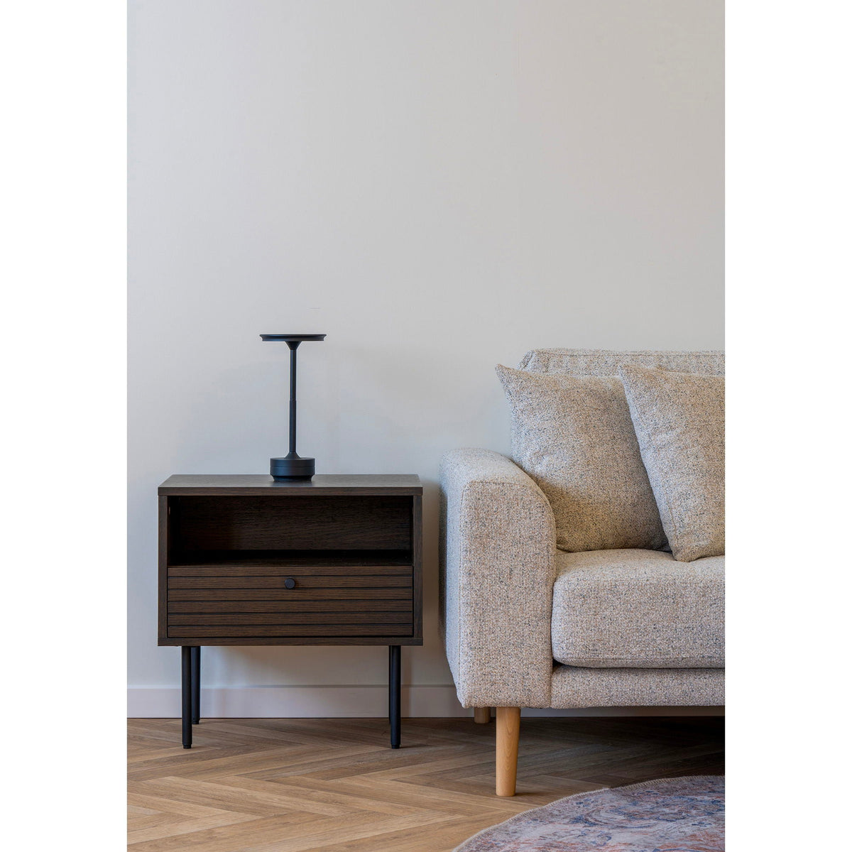 Se House Nordic - Kyoto Hjørnebord, egefiner mørk, 50x40x50cm ❤ Kæmpe udvalg i House Nordic - Køb online på udsalg og tilbud lige nu ❤ Billig fragt • Hurtig levering - Varenummer: Bolig&Haven-50937694454090 og barcode / Ean: 5713917032495 på lager - Udsalg på Store besparelser – op til 71% - Store besparelser på over 2.281 brands