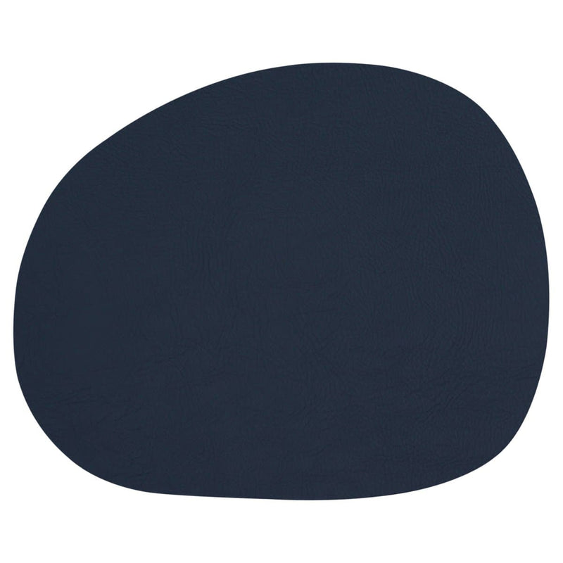 Se Aida Raw dækkeserviet læder Dark blue buffalo (mørkeblå) ✔ Kæmpe udvalg i Aida ✔ Hurtig levering: 1 - 2 Hverdage samt billig fragt - Varenummer: KTT-37359-03 og barcode / Ean: &