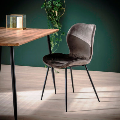 Se billigt tilbud på Blues- 4 Spisebordsstole i antracit grå velour og metal. Udsalg på 3-nordic. Køb online nu! Hurtig levering: 1-2 hverdage. Spar op til 54%.