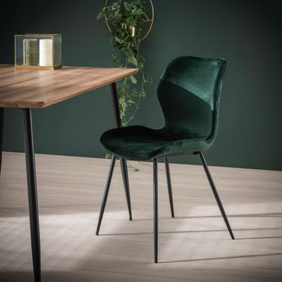 Se billigt tilbud på Blues- 4 Spisebordsstole i grøn velour og metal! Udsalg på 3-nordic. Køb online nu! Hurtig levering: 1-2 hverdage. Varenummer: 3NDC-2909. Spar op til 56%.
