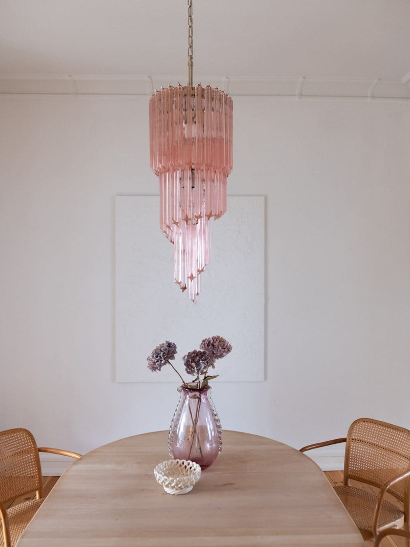 Se tilbud på Murano Lysekrone - Spiral - 54 prismer - Rosa Krom patineret. Billigt udsalg! Køb online nu. Hurtig levering. Varenummer: CHEVIN-69291. Spar op til 51%.