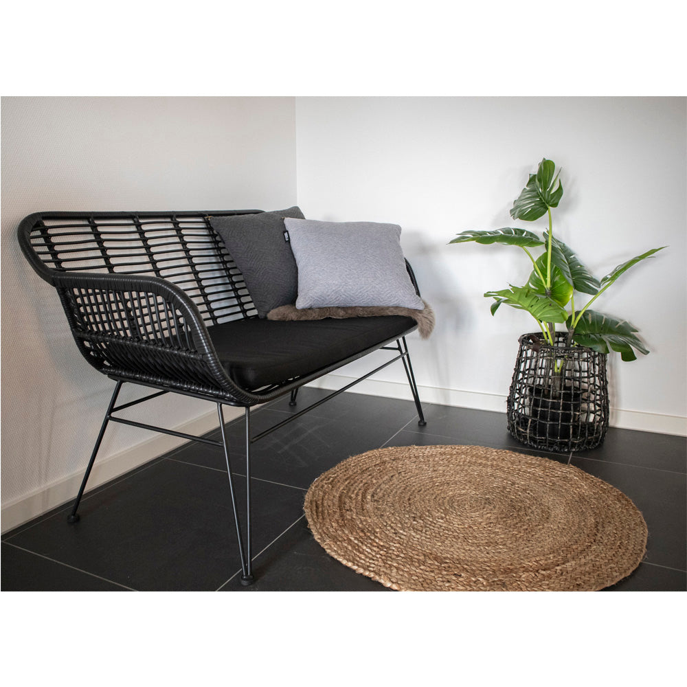 Se Bombay Gulvtæppe - Rundt i flettet natur jute 4 størrelser - Ø90 cm ❤ Kæmpe udvalg i House Nordic - Køb online på udsalg og tilbud lige nu ❤ Hurtig levering til lave fragtpriser - Varenummer: Bolig&Haven-42365084205308 og barcode / Ean: 5713917000708 på lager - Udsalg på Få op til 63% i rabat - Over 1.798 brands samlet på udsalg