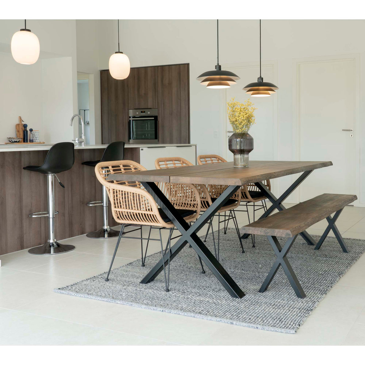 Se House Nordic - Toulon Spisebord - olieret eg med bølget kant - 200x95xh76x4 cm ❤ Kæmpe udvalg i House Nordic - Køb online på udsalg og tilbud lige nu ❤ Lav fragtpris og hurtig levering - Varenummer: Bolig&Haven-41240588091543 og barcode / Ean: 5713917002481 på lager - Udsalg på Spar helt op til 73% - 2.739 kendte brands til outletpriser