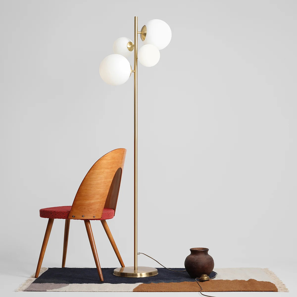 Se Dizzy - Gulvlampe i messing og hvidt glas ❤ Kæmpe udvalg i 3-nordic - Køb online på udsalg og tilbud lige nu ❤ Hurtig levering til lave fragtpriser - Varenummer: 3-nordic-8747 og barcode / Ean: på lager - Udsalg på Lamper - Gulvlamper Store besparelser – op til 71% - Store besparelser på over 2.281 brands