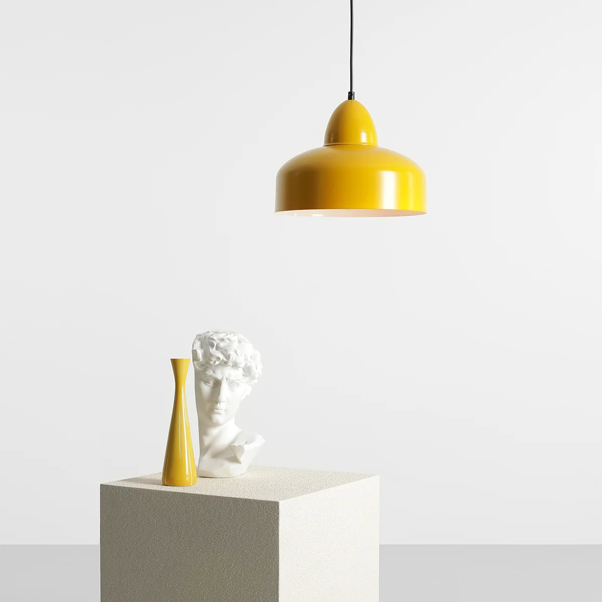 Se Kosmo - Loftlampe i sennepsgul metal ❤ Kæmpe udvalg i 3-nordic - Køb online på udsalg og tilbud lige nu ❤ Hurtig levering til lave fragtpriser - Varenummer: 3-nordic-8733 og barcode / Ean: på lager - Udsalg på Lamper - Loftlamper - pendler - Pendler med 1 skærm Spar helt op til 73% - Over 739 kendte brands på udsalg