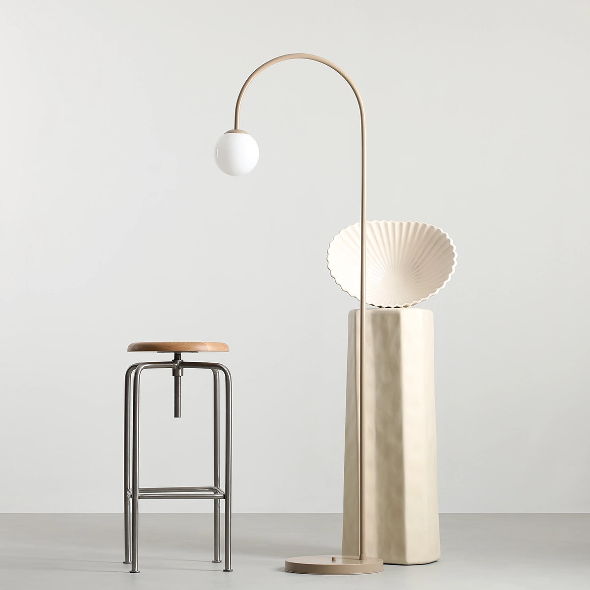 Se Twiggy - Gulvlampe i beige metal og hvidt glas ❤ Kæmpe udvalg i 3-nordic - Køb online på udsalg og tilbud lige nu ❤ Meget billig fragt og hurtig levering - Varenummer: 3-nordic-8788 og barcode / Ean: på lager - Udsalg på Lamper - Gulvlamper Store besparelser – op til 77% - Shop over 2.281 kendte brands på udsalg