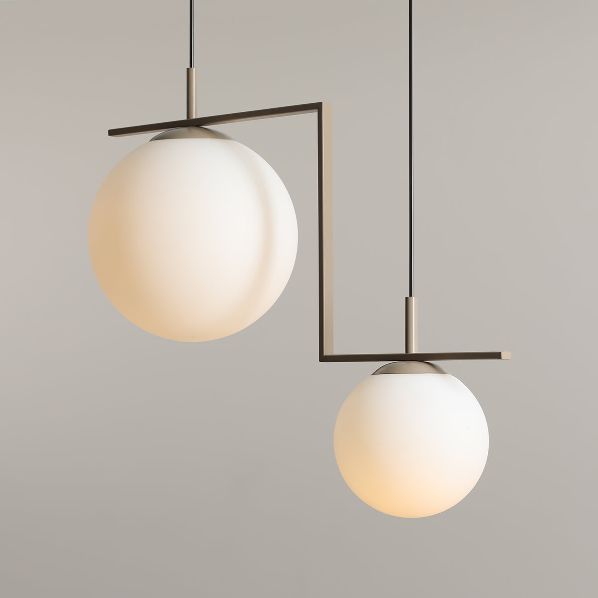 Se Moma - Loftlampe i beige metal og hvidt glas ❤ Kæmpe udvalg i 3-nordic - Køb online på udsalg og tilbud lige nu ❤ Super billig fragt og lynhurtig levering - Varenummer: 3-nordic-8697 og barcode / Ean: på lager - Udsalg på Lamper - Loftlamper - pendler - Langbordspendler Op til 63% rabat - Mere end 1.329 populære mærker på udsalg