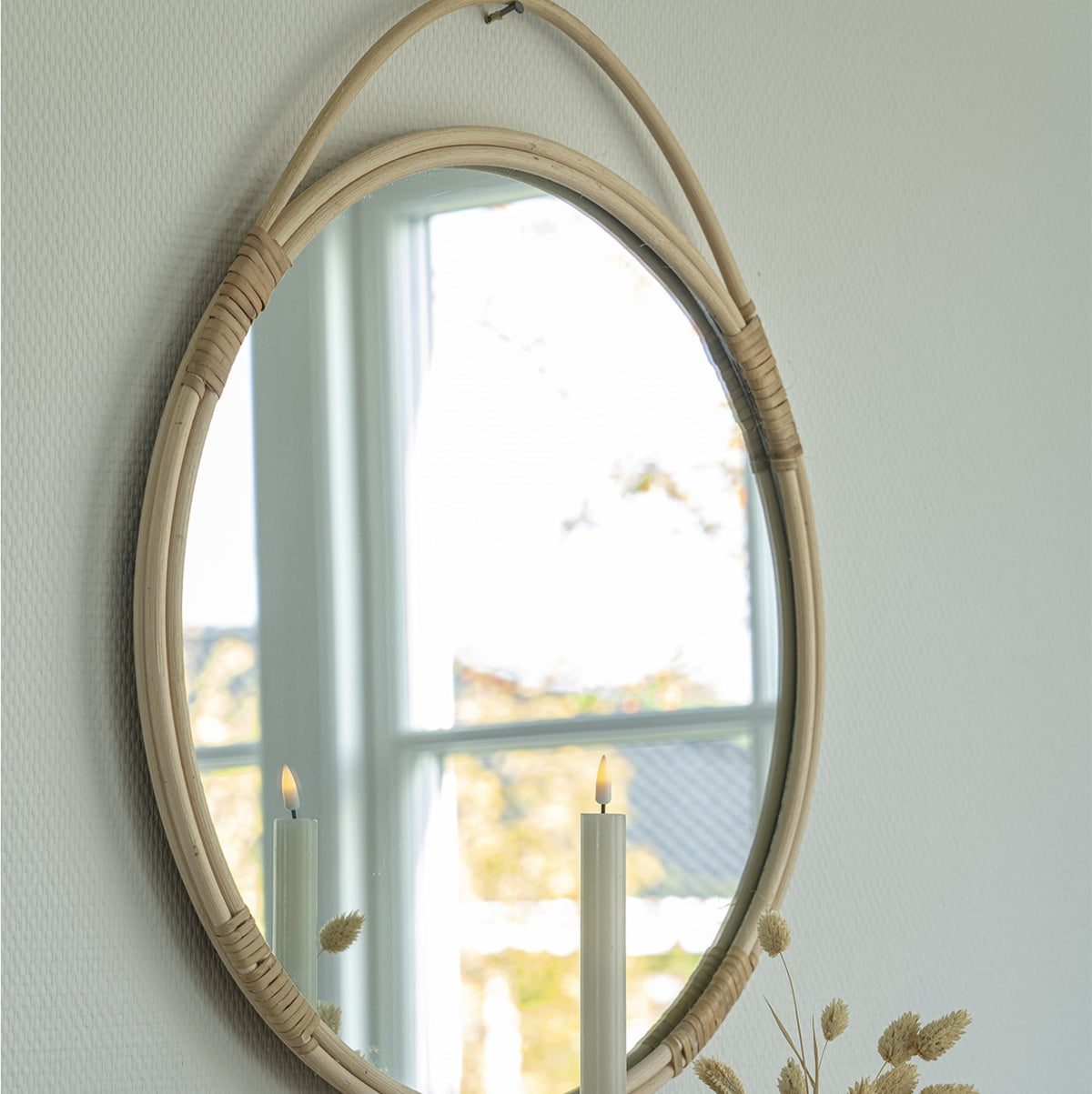 Se Malou - Spejl i rattan, ø 50 cm. ❤ Kæmpe udvalg i 3-nordic - Køb online på udsalg og tilbud lige nu ❤ Meget billig fragt og hurtig levering - Varenummer: 3-nordic-4648 og barcode / Ean: 5713917020119 på lager - Udsalg på Boligtilbehør - Spejle Op til 63% rabat - Over 1.329 brands på online udsalg