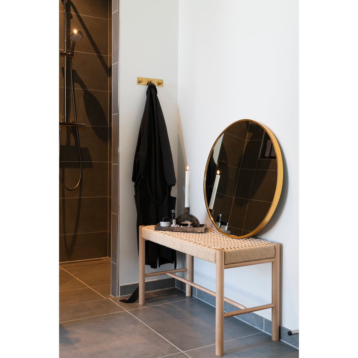 Se House Nordic - Madrid Spejl - Messing look - Ø60 cm ❤ Kæmpe udvalg i House Nordic - Køb online på udsalg og tilbud lige nu ❤ Lav fragtpris og hurtig levering - Varenummer: Bolig&Haven-42964018954492 og barcode / Ean: 5713917018291 på lager - Udsalg på Spar helt op til 73% - Over 739 kendte brands på udsalg