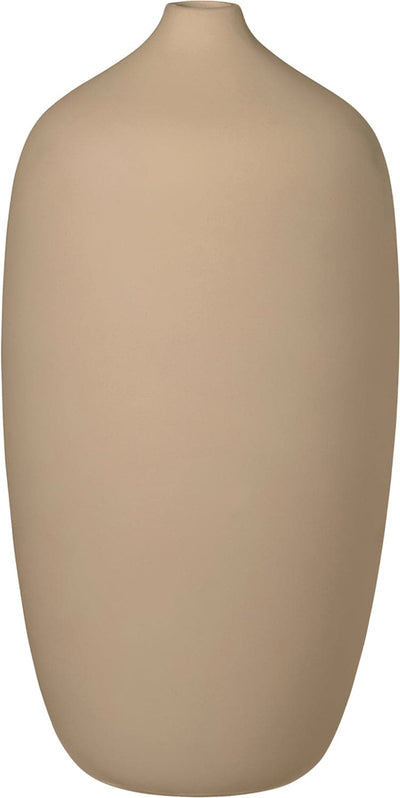 Se Blomus Vase Ceola- Nomad Str 25 cm, Ø 13 cm - Vaser ❤ Stort online udvalg i Blomus ❤ Meget billig fragt og hurtig levering: 1 - 2 hverdage - Varenummer: MGS-S00599356 og barcode / Ean: 4008832785245 på lager - Udsalg på Bolig - Interiør - Vaser & urtepotteskjulere - Vaser Spar op til 61% - Over 1300 kendte brands på udsalg