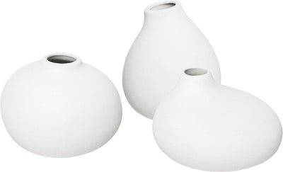 Se Blomus Set of 3 Vases Nona- White Str H 9 cm, H 7 cm, H 6,5 cm - Vaser ❤ Stort online udvalg i Blomus ❤ Meget billig fragt og hurtig levering: 1 - 2 hverdage - Varenummer: MGS-S00599577 og barcode / Ean: 4008832791581 på lager - Udsalg på Bolig - Interiør - Vaser & urtepotteskjulere - Vaser Spar op til 56% - Over 1300 kendte brands på udsalg