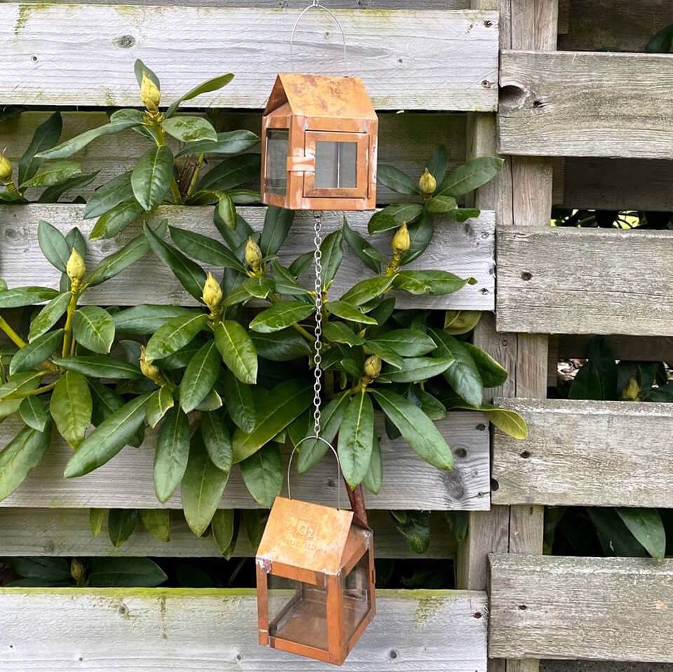 Se Marco -3 Mini lanterner til fyrfadslys på kæde, 5 farver Massiv kobber ❤ Kæmpe udvalg i 3-nordic - Køb online på udsalg og tilbud lige nu ❤ Lav fragtpris og hurtig levering - Varenummer: 3-nordic-2394-5496 og barcode / Ean: på lager - Udsalg på Haven - Lys, liv og opbevaring Spar stort – op til 59% - Over 2.739 brands med daglige tilbud