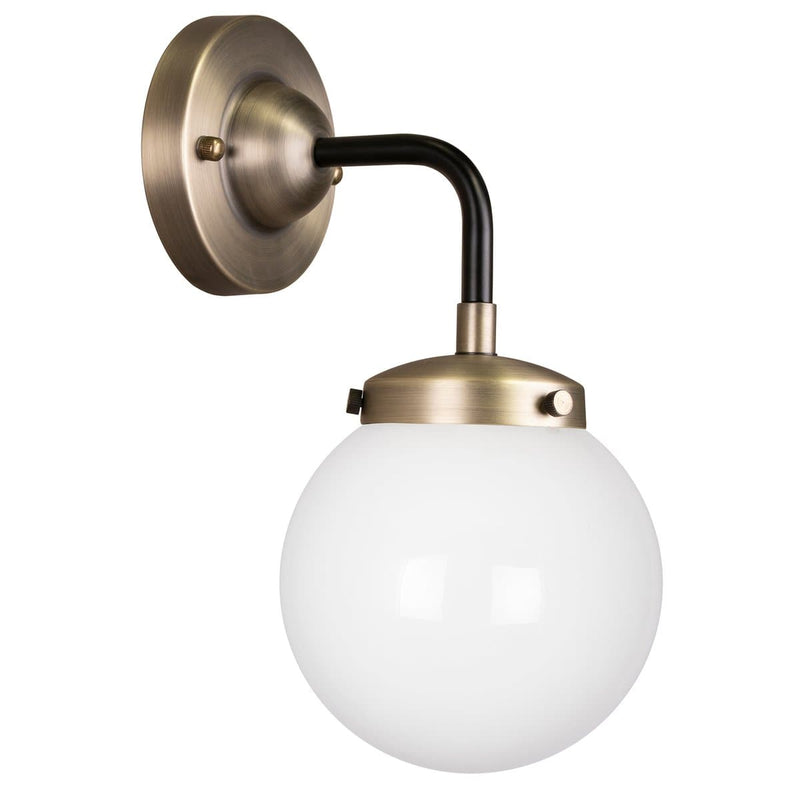 Se Globen Lighting Alley 1 væglampe IP44 Antikmessing/Hvid ✔ Kæmpe udvalg i Globen Lighting ✔ Hurtig levering: 1 - 2 Hverdage samt billig fragt - Varenummer: KTT-40135-01 og barcode / Ean: &