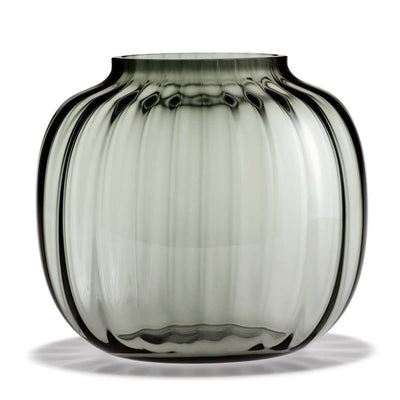 Se Holmegaard Primula vase oval 17,5 cm Smoke ✔ Kæmpe udvalg i Holmegaard ✔ Hurtig levering: 1 - 2 Hverdage samt billig fragt - Varenummer: KTT-40250-01 og barcode / Ean: '5706422103965 på lager - Udsalg på Indretning - Dekoration - Vaser Spar op til 66% - Over 1300 kendte brands på udsalg