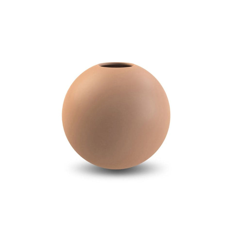 Se Cooee Design Ball vase Café au Lait 8 cm ✔ Kæmpe udvalg i Cooee Design ✔ Hurtig levering: 1 - 2 Hverdage samt billig fragt - Varenummer: KTT-41604-01 og barcode / Ean: &