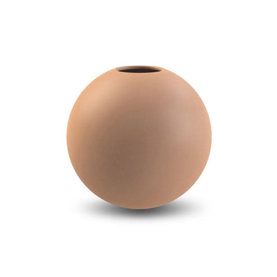 Se Cooee Design Ball vase Café au Lait 10 cm ✔ Kæmpe udvalg i Cooee Design ✔ Hurtig levering: 1 - 2 Hverdage samt billig fragt - Varenummer: KTT-41604-02 og barcode / Ean: '7350057805121 på lager - Udsalg på Indretning - Dekoration - Vaser Spar op til 57% - Over 1112 kendte brands på udsalg